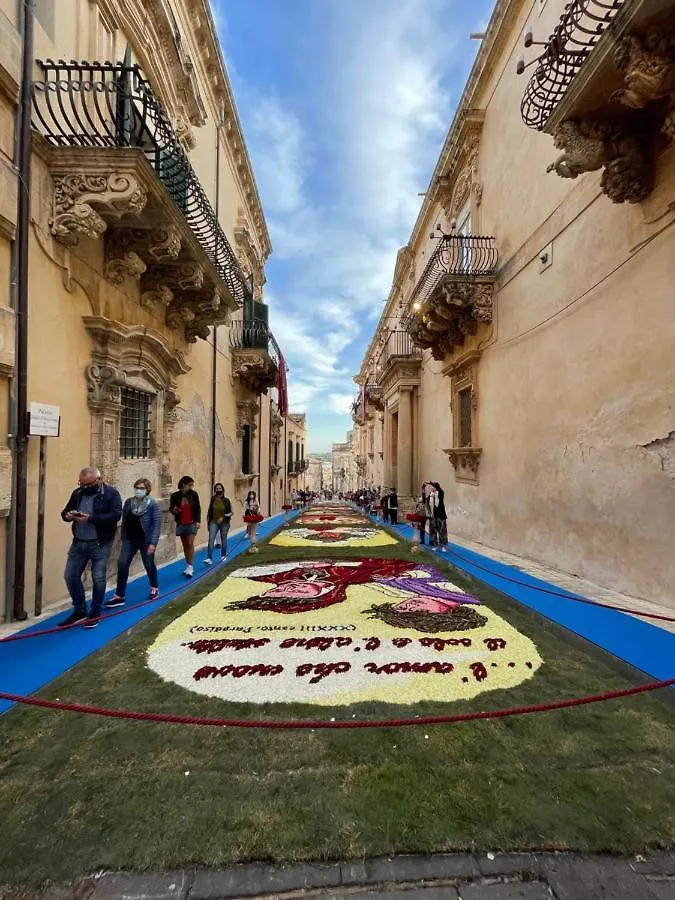 Hercules Suites Noto Bed & Breakfast